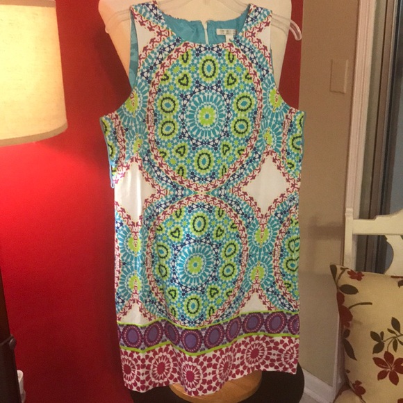 London Style Dresses & Skirts - Closet closing!! London Style Beautiful dress!